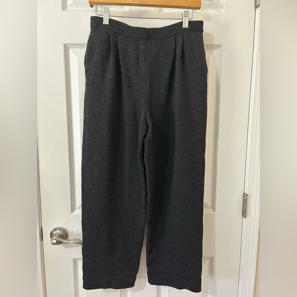 ST. JOHN Collection by Marie Gray  Charcoal knit pants with pockets size 8 short